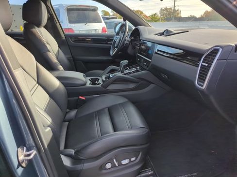 Used 2019 Porsche Cayenne S image 25