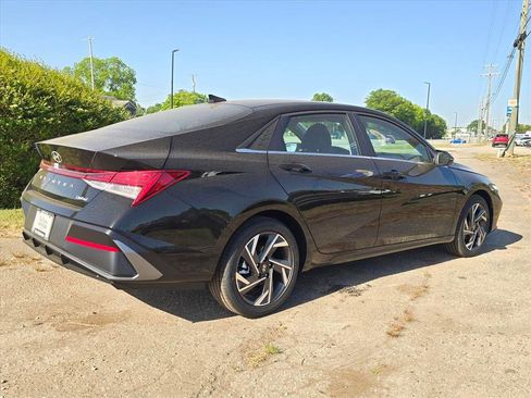New 2026 Hyundai Elantra Limited FWD image 3