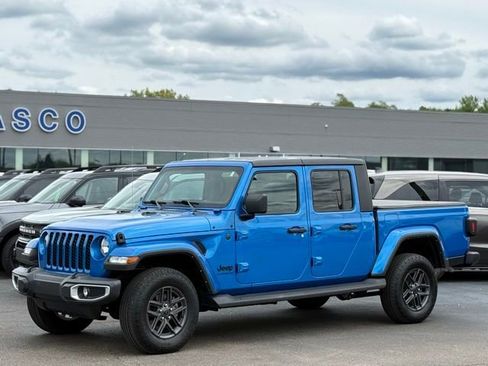 Used 2022 Jeep Gladiator Sport AWD/4WD image 29