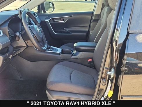 Used 2021 Toyota RAV4 XLE image 11