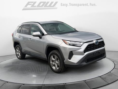 Used 2022 Toyota RAV4 XLE AWD/4WD image 1