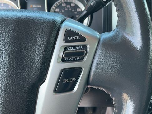 Used 2018 Nissan Titan SL AWD/4WD image 13