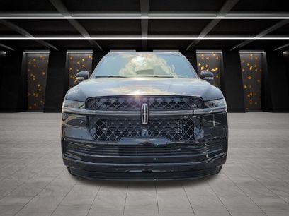 New 2027 Lincoln Navigator Reserve w/ Jet Appearance Package