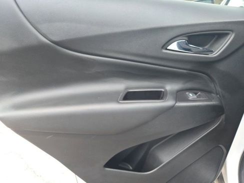 Used 2020 Chevrolet Equinox LT image 42