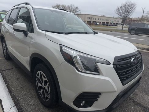 Used 2024 Subaru Forester Premium image 2