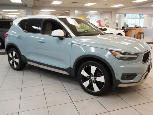 Used 2019 Volvo XC40 T5 Momentum AWD/4WD image 16