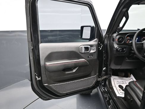 Used 2025 Jeep Wrangler Unlimited Rubicon w/ Convenience Group AWD/4WD image 11