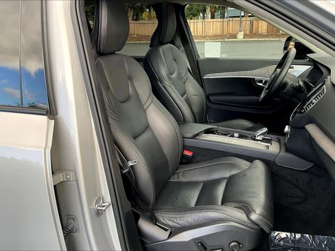 Used 2023 Volvo XC90 T8 Ultimate w/ Lounge Package image 10