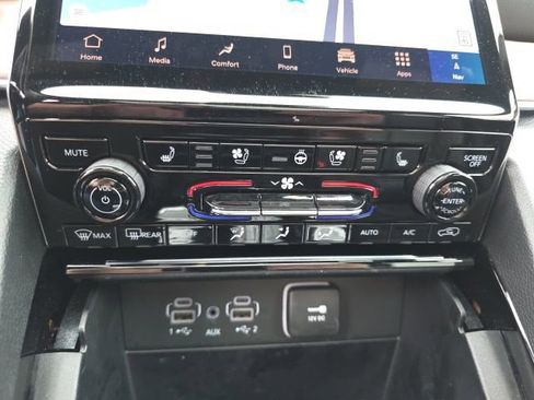 Used 2024 Jeep Grand Cherokee Summit AWD/4WD image 7