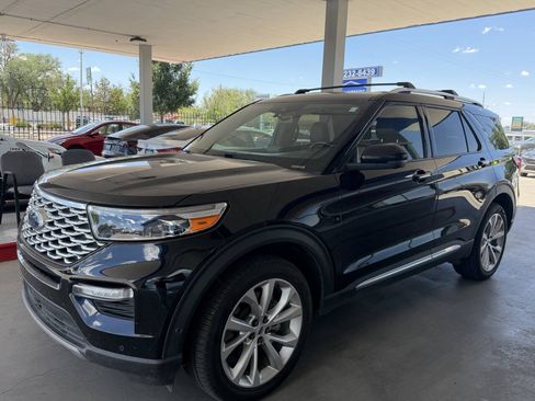 Used 2022 Ford Explorer Platinum w/ Premium Technology Package AWD/4WD image 4
