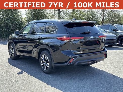 Used 2023 Toyota Highlander XLE image 4