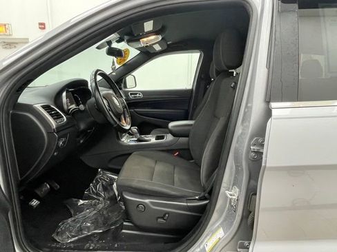 Used 2021 Jeep Grand Cherokee Laredo image 10