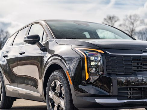 New 2026 Kia Sportage LX FWD image 6