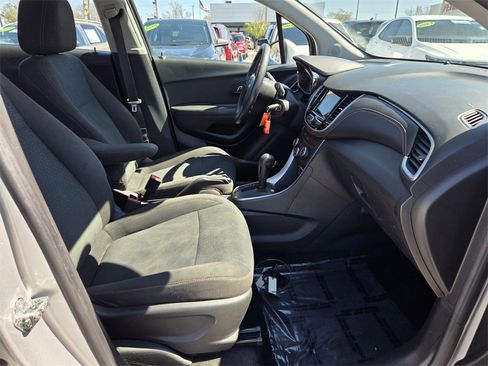Used 2018 Chevrolet Trax LS image 15