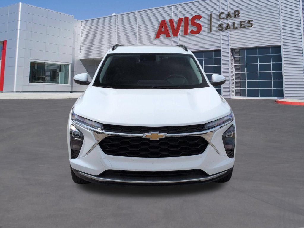 Used 2025 Chevrolet Trax LT w/ LT Convenience Package FWD image 2