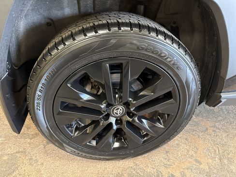 Used 2023 Toyota RAV4 XLE Premium image 12