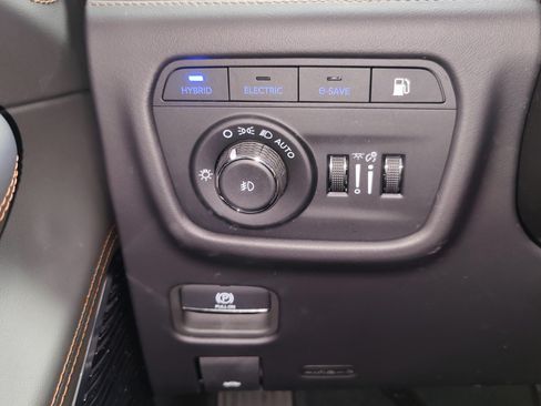 Used 2024 Jeep Grand Cherokee Summit AWD/4WD image 40