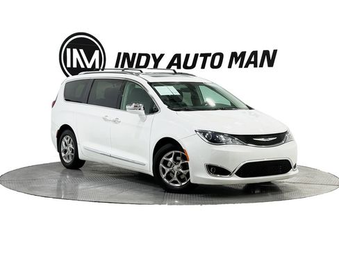 Used 2018 Chrysler Pacifica Limited image 1