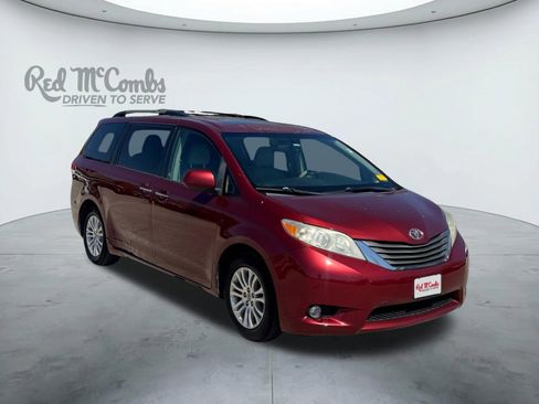 Used 2014 Toyota Sienna XLE image 7