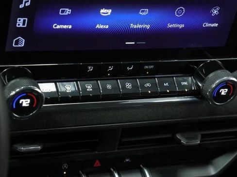 Used 2025 Chevrolet Colorado Trail Boss AWD/4WD image 21