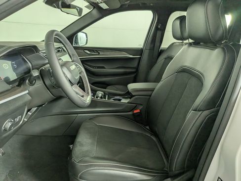 New 2026 Jeep Grand Cherokee Altitude AWD/4WD image 16