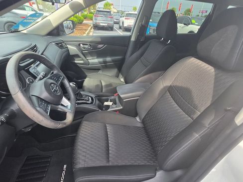 Used 2020 Nissan Rogue SV FWD image 15
