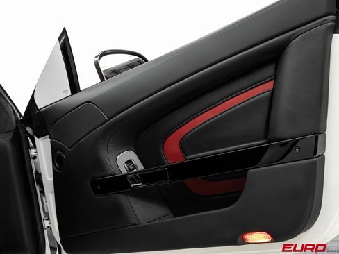 Used 2017 Aston Martin V12 Vantage S image 24