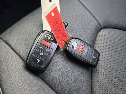 Used 2024 Toyota Grand Highlander image 20