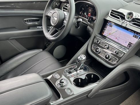 Certified 2022 Bentley Bentayga image 2