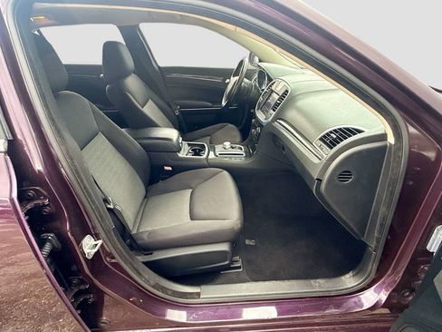 Used 2021 Chrysler 300 Touring w/ Driver Convenience Group image 27