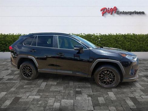 Used 2020 Toyota RAV4 XLE FWD image 8