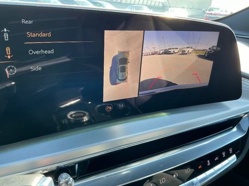 Used 2024 Cadillac Lyriq Luxury RWD image 32