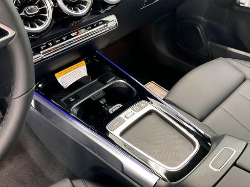New 2025 Mercedes-Benz GLB 250 4MATIC image 7