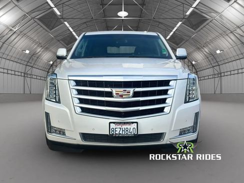 Used 2018 Cadillac Escalade Luxury RWD image 5