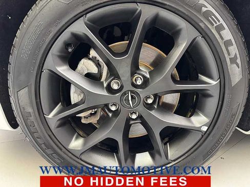 Used 2024 Chrysler Pacifica Touring-L w/ S Appearance Package AWD/4WD image 9