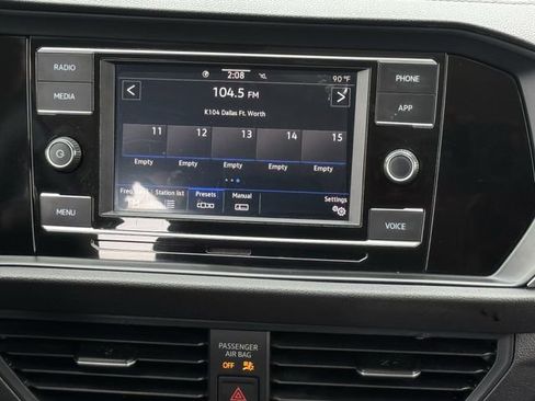 Used 2022 Volkswagen Jetta SE w/ Panoramic Sunroof Package FWD image 15