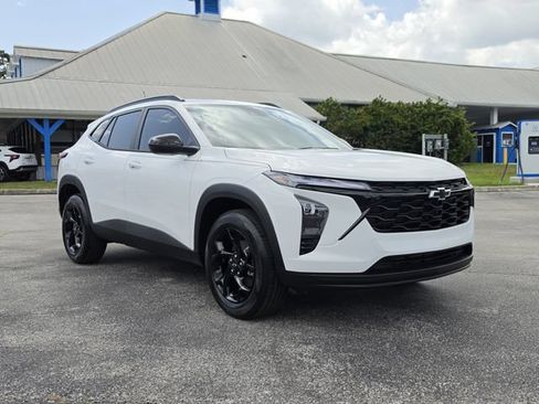 New 2026 Chevrolet Trax LT w/ Driver Confidence Package FWD image 7