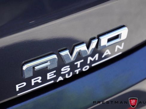 Used 2018 GMC Acadia Denali w/ Technology Package AWD/4WD image 8