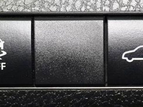 Used 2018 Toyota Camry SE image 27