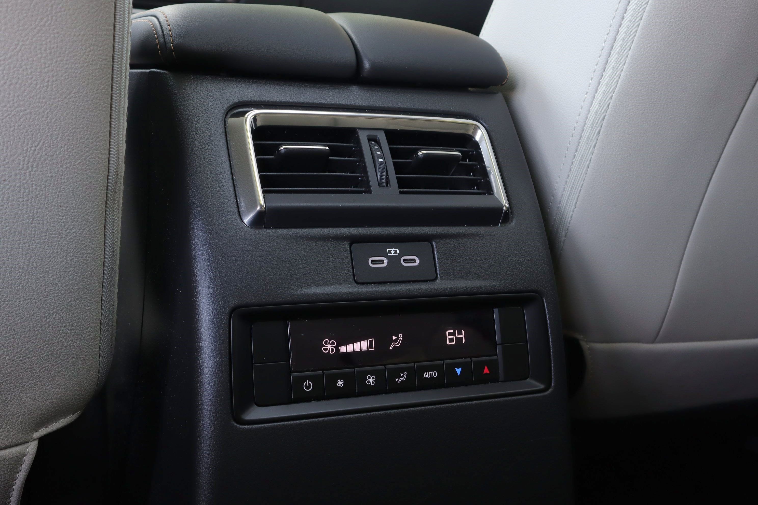Certified 2025 MAZDA CX-70 Plug-In Hybrid w/ Premium Pkg AWD/4WD image 24