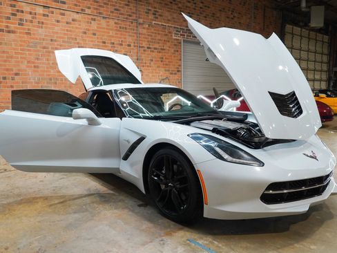 Used 2019 Chevrolet Corvette Stingray Coupe w/ 1LT RWD image 32