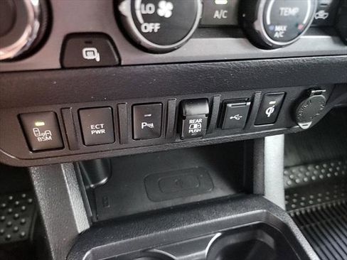 Certified 2020 Toyota Tacoma TRD Off-Road image 21