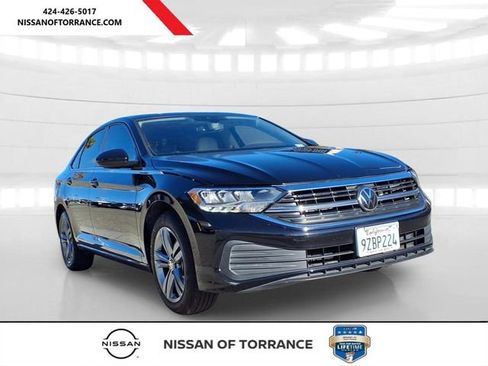 Used 2023 Volkswagen Jetta SE w/ Panoramic Sunroof Package FWD image 1