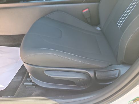 Certified 2025 Hyundai Elantra Sport image 16