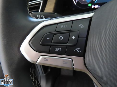 Used 2024 Volkswagen Atlas SE w/ Panoramic Sunroof Package FWD image 14