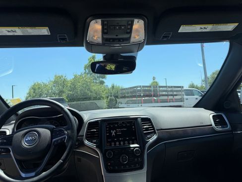 Used 2018 Jeep Grand Cherokee Limited AWD/4WD image 11