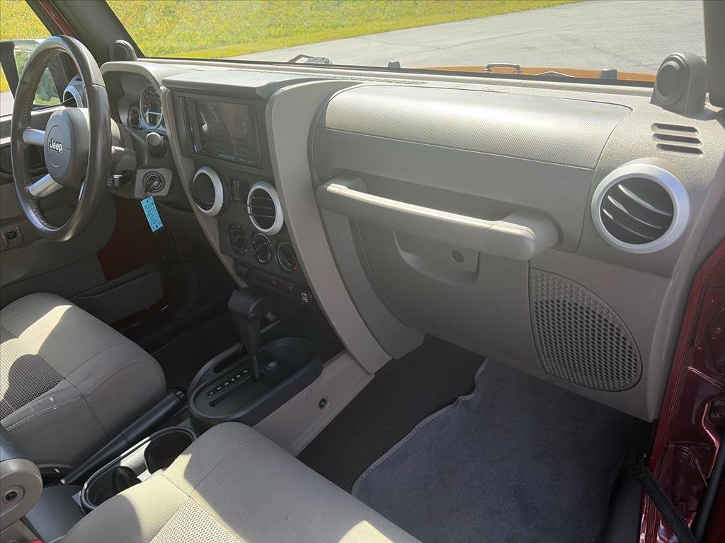 Used 2008 Jeep Wrangler Sahara w/ Dual Top Group AWD/4WD image 25