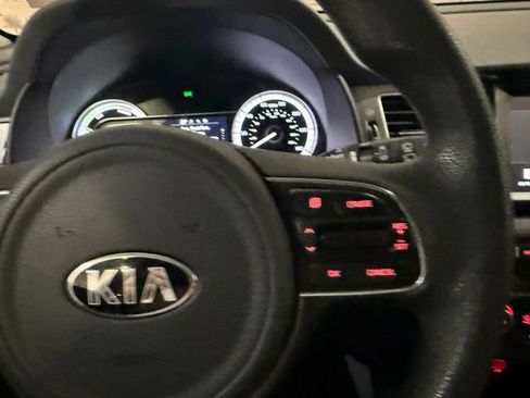Used 2017 Kia Niro LX FWD image 16