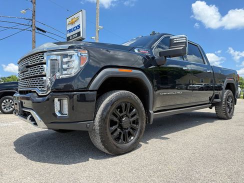 Used 2021 GMC Sierra 2500 Denali w/ Denali Black Diamond Edition AWD/4WD image 2