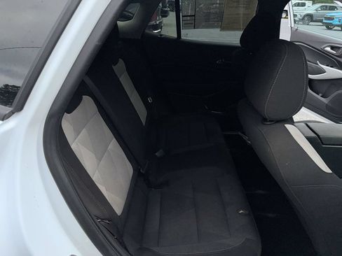 Used 2025 Chevrolet Trax LS w/ LS Convenience Package FWD image 29